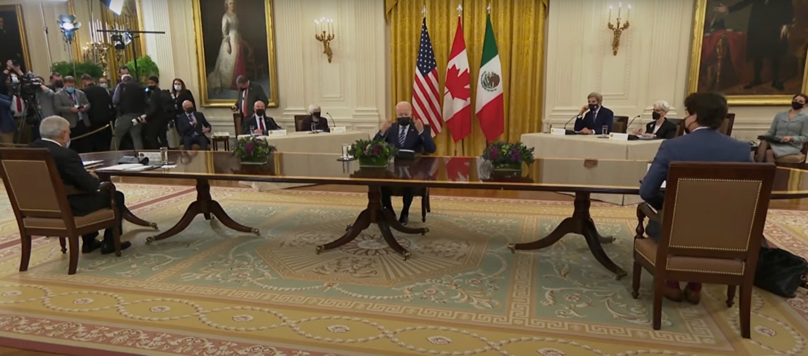 Los tres presidentes buscan llegar a acuerdos
