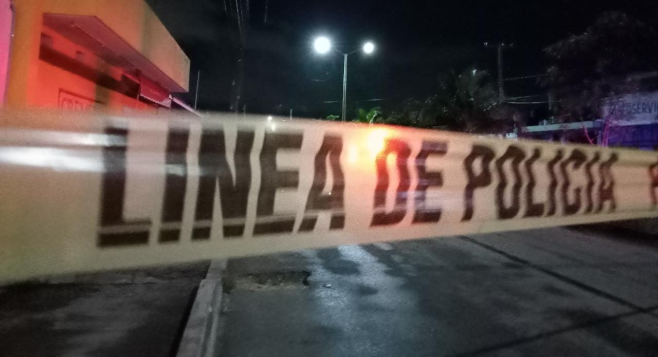 El reporte provocó la movilización de elementos de la Policía Municipal, quienes una vez que la ubicaron la descolgaron El reporte provocó la movilización de elementos de la Policía Municipal, quienes una vez que la ubicaron la descolgaron