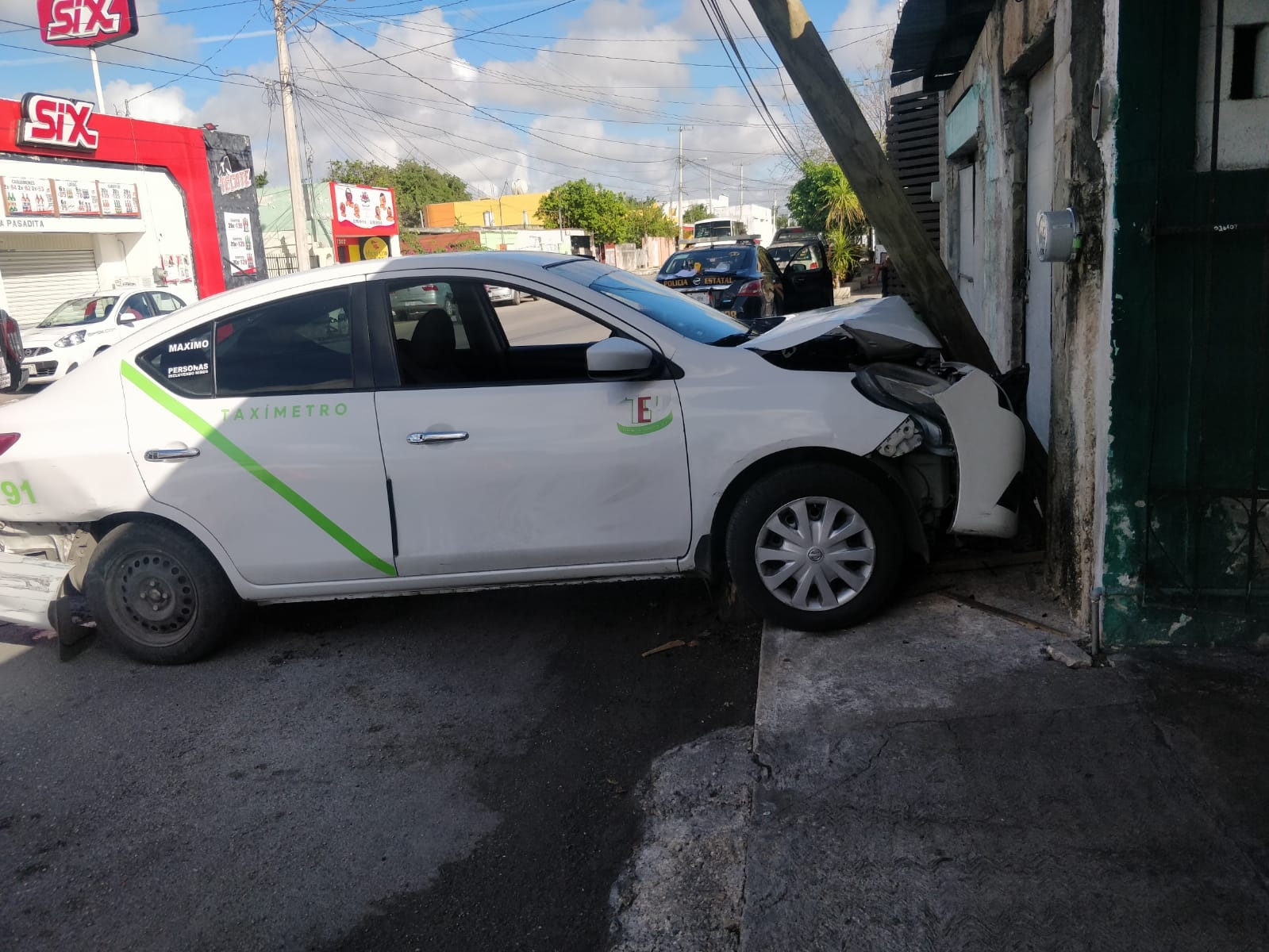 El taxista indicó que interpondrá la denuncia contra quien resulte responsable, tras chocar por culpa de otro coche en Mérida El taxista indicó que interpondrá la denuncia contra quien resulte responsable, tras chocar por culpa de otro coche en Mérida