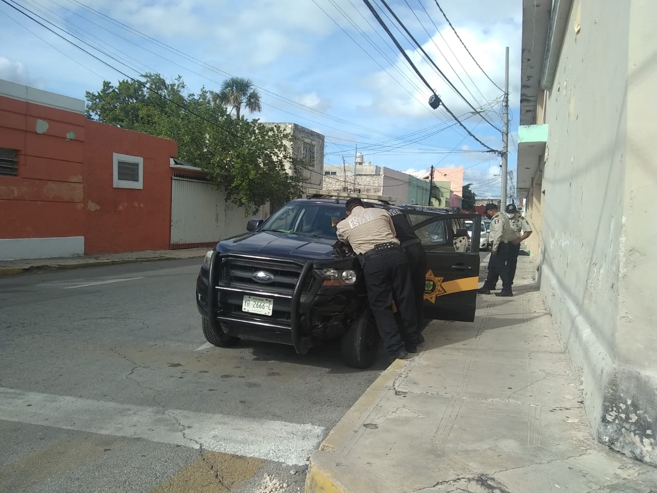 La unidad de la SSP colisionó con otro automóvil La unidad de la SSP colisionó con otro automóvil