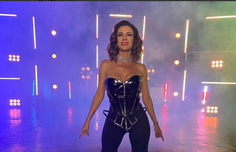 Mañana llega a televisión Azteca el nuevo reality show que pondrá a bailar a todos. Se trata de un programa de concursos donde ocho familias se enfrentarán en un concurso de baile, con un personaje del espectáculo como parte del equipo Mañana llega a televisión Azteca el nuevo reality show que pondrá a bailar a todos. Se trata de un programa de concursos donde ocho familias se enfrentarán en un concurso de baile, con un personaje del espectáculo como parte del equipo