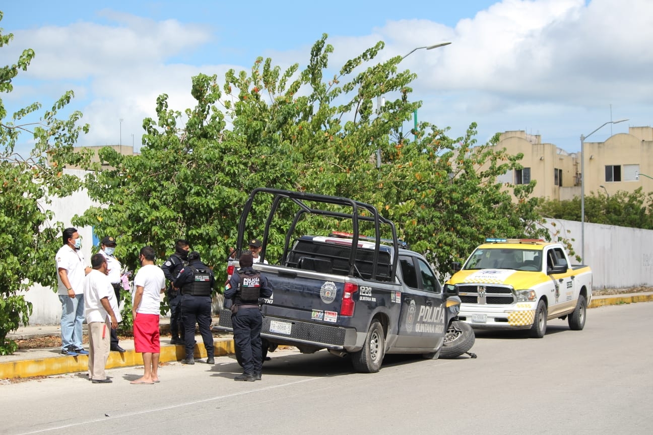 El taxi resultó con averías en el costado izquierdo mientras que el taxi terminó con daños en el frente El taxi resultó con averías en el costado izquierdo mientras que el taxi terminó con daños en el frente