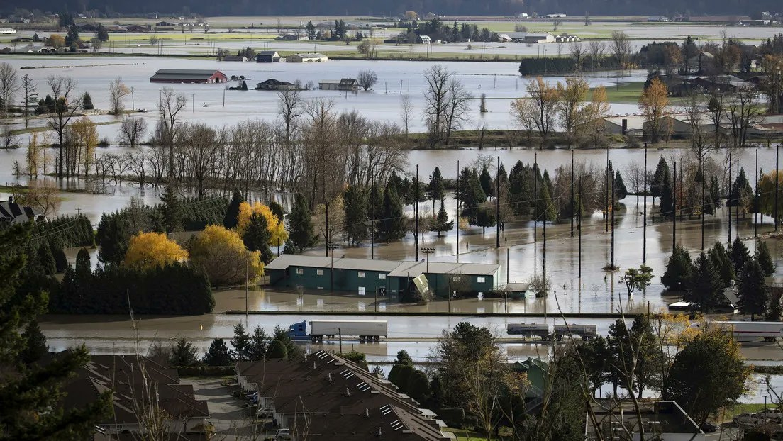 Varias zonas quedaron con severas inundaciones que rebasaban el metro de altura Varias zonas quedaron con severas inundaciones que rebasaban el metro de altura