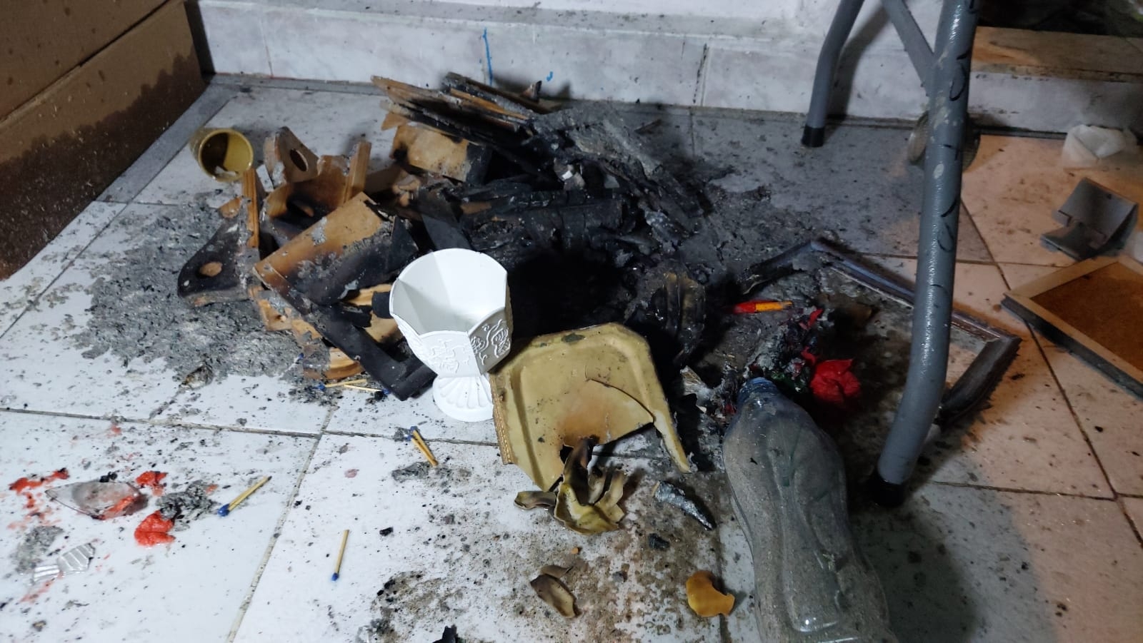 Paramédicos de la Cruz Roja atendieron a una mujer quién sufrió un cuadro de crisis nerviosa