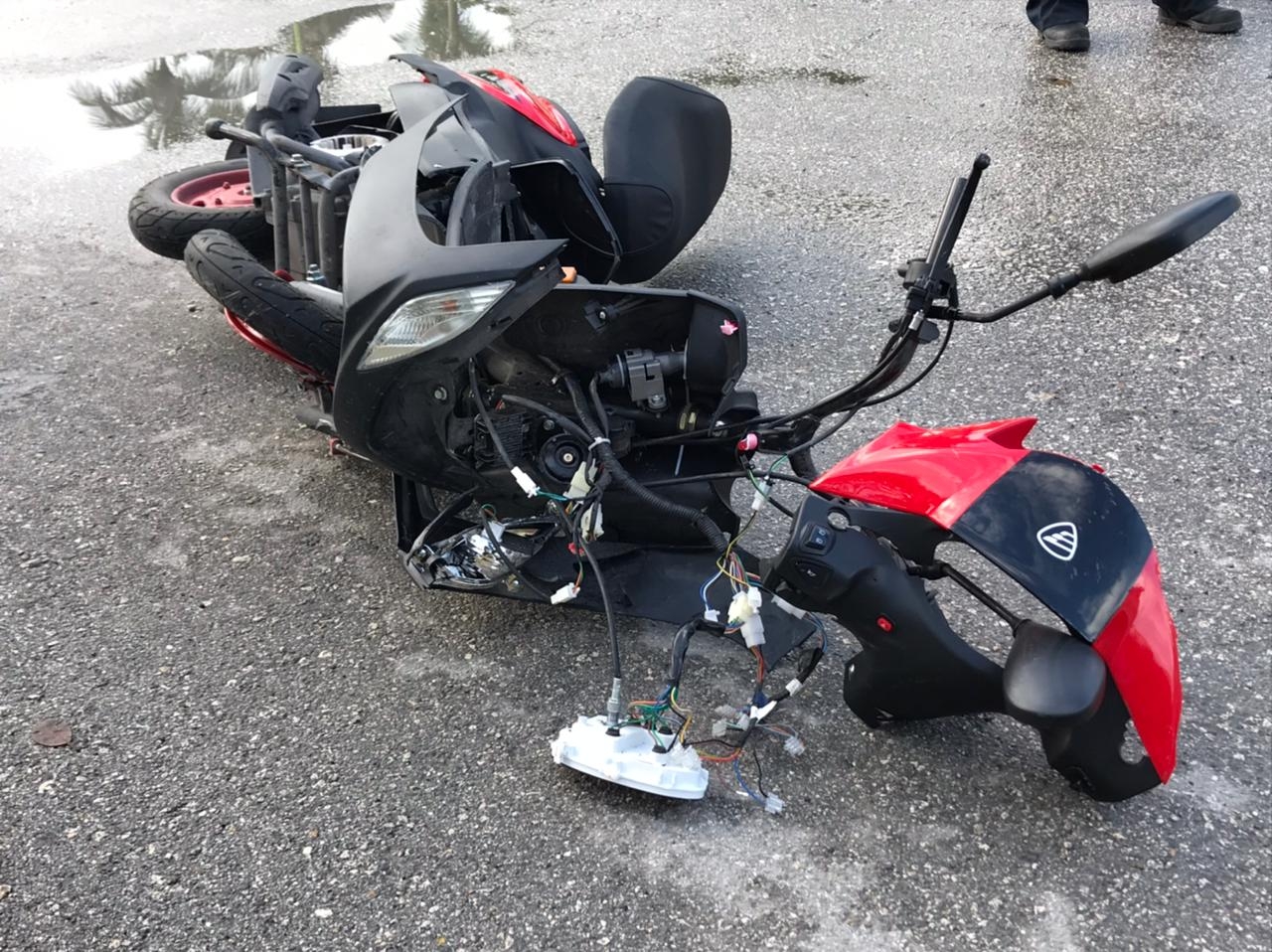 Dos jóvenes en motocicleta se lesionan al estrellarse contra un poste en la Zona Hotelera
Dos jóvenes en motocicleta se lesionan al estrellarse contra un poste en la Zona Hotelera