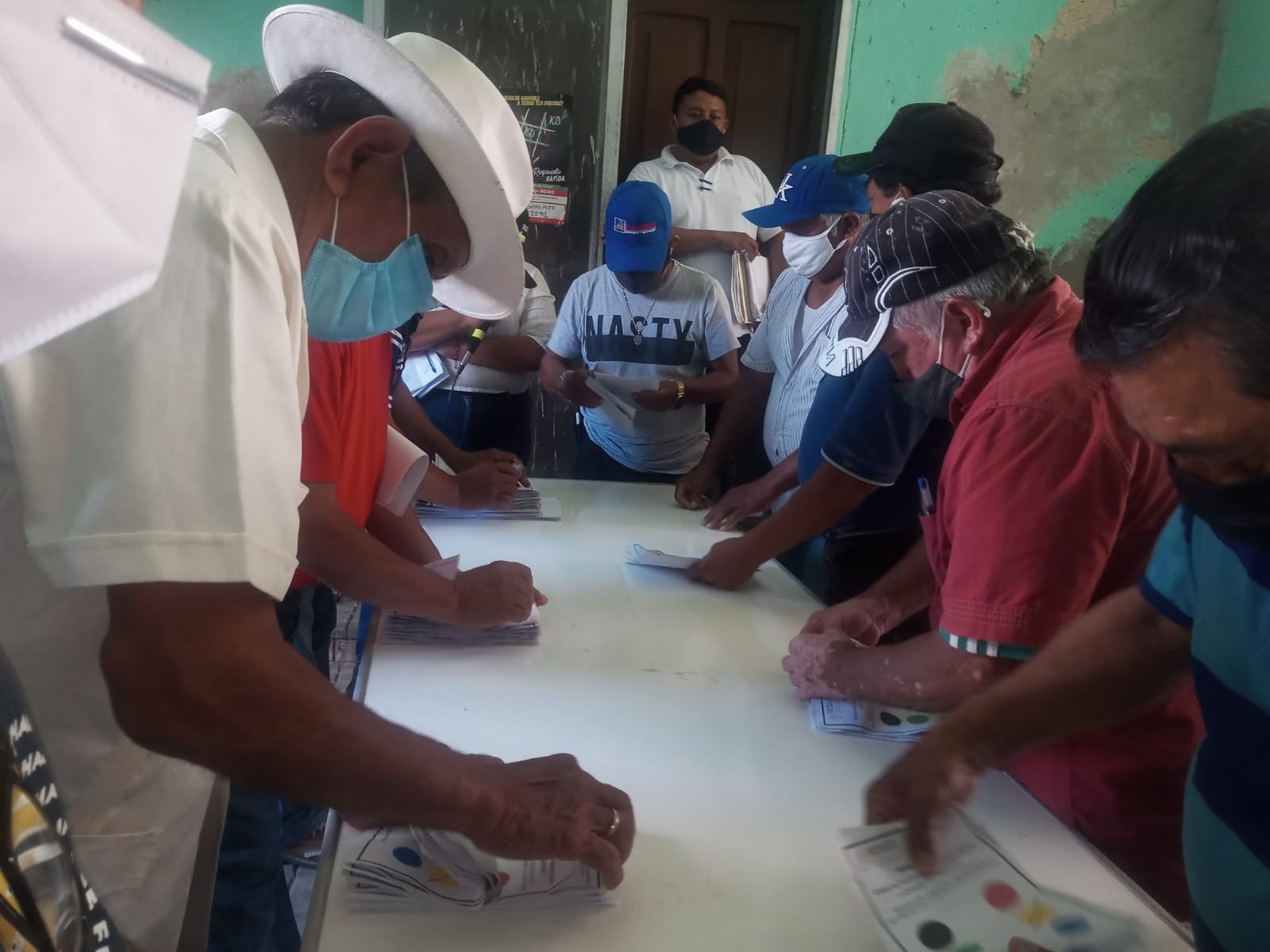 La votación se llevó a cabo a partir de las 11 La votación se llevó a cabo a partir de las 11