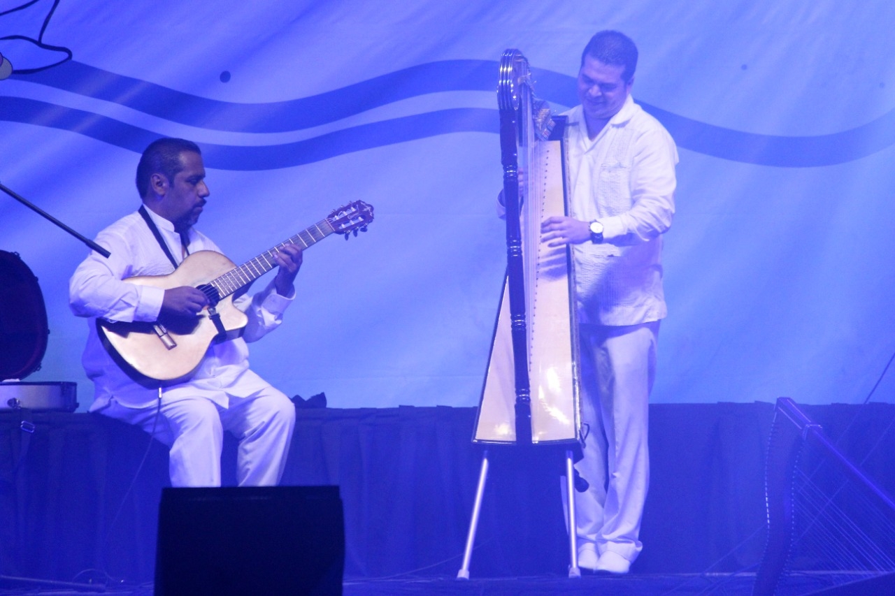 Los músicos aprovecharon para hacer una comida y disfrutar un show de payasos previo a su participación en el escenario Los músicos aprovecharon para hacer una comida y disfrutar un show de payasos previo a su participación en el escenario