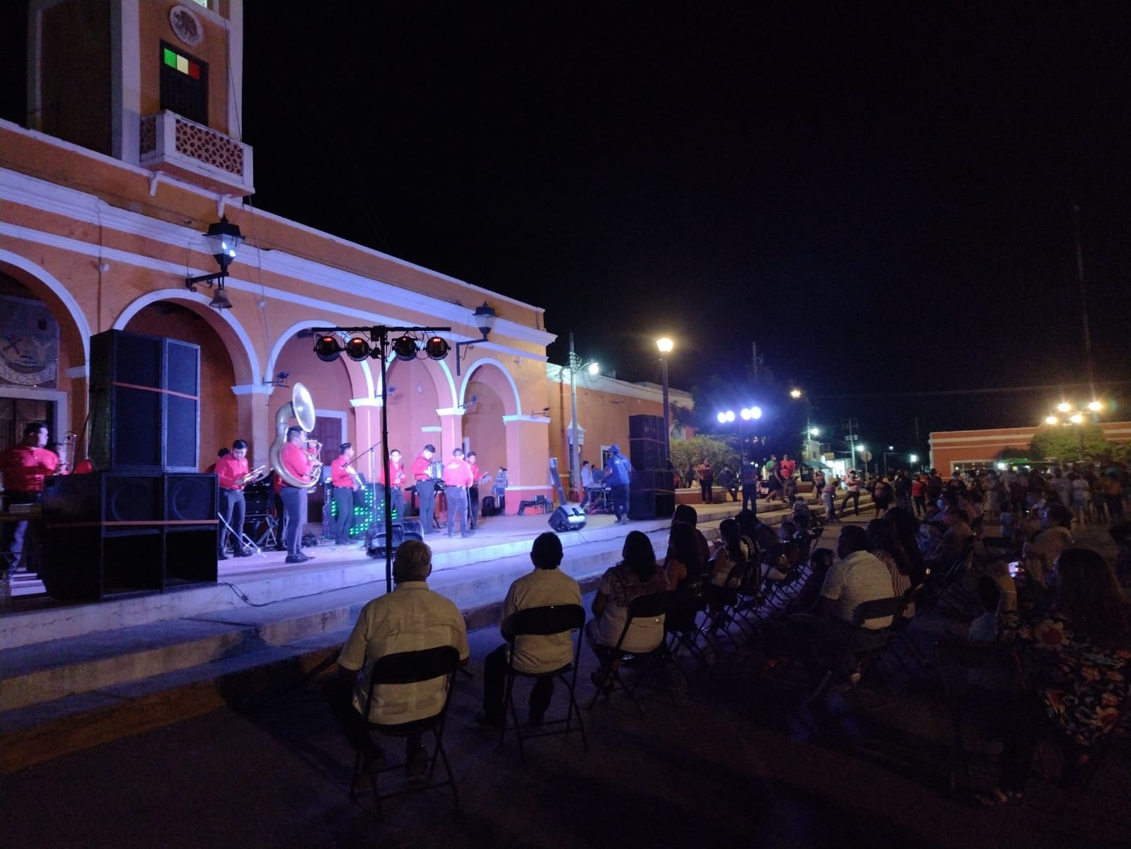 El evento se hizo a las afueras del palacio Municipal El evento se hizo a las afueras del palacio Municipal