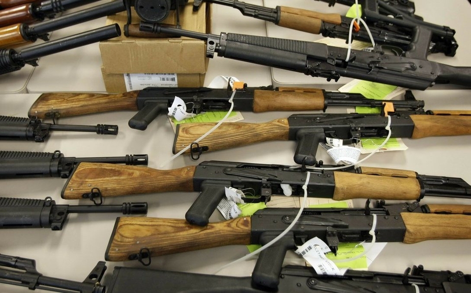 Por armas como revolver magnum calibre 22, 38, 357, se les dará a las personas desde los 2 mil 800 pesos