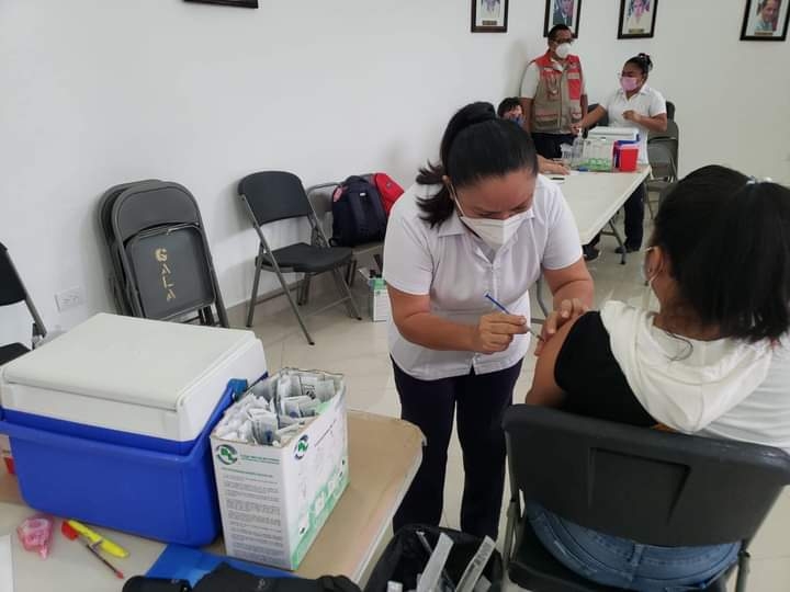 A través del portal “Mi vacuna”, con la CURP, los jóvenes de este rango de edad se deberán registrar previamente