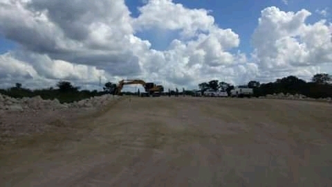 Las obras del megaproyecto ferroviario continúan por la carretera a Ekmul y montes aledaños. Las obras del megaproyecto ferroviario continúan por la carretera a Ekmul y montes aledaños.