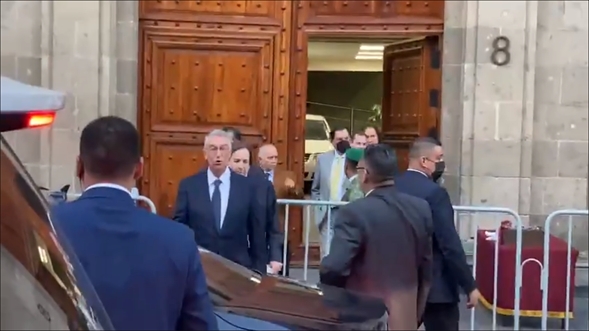 Salinas Pliego saliendo de la reunión Salinas Pliego saliendo de la reunión