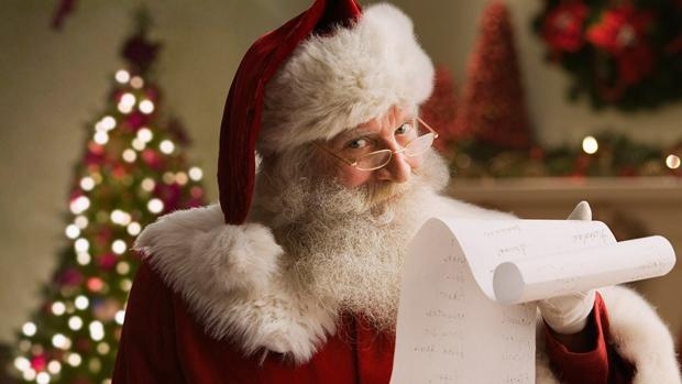 Santa Claus ya salió del Polo Norte en su trineo lleno de regalos para pasar a cada uno de los hogares del mundo Santa Claus ya salió del Polo Norte en su trineo lleno de regalos para pasar a cada uno de los hogares del mundo