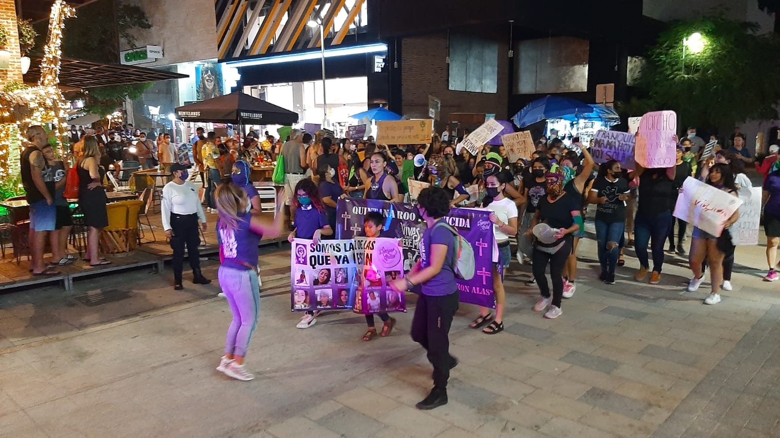 El colectivo feminista develó la antimonumenta feminista en el antiguo Palacio Municipal