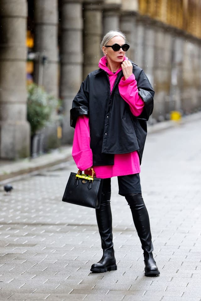 El estilo que suele portar es una combinación entre el effortless y el chic más urbano El estilo que suele portar es una combinación entre el effortless y el chic más urbano