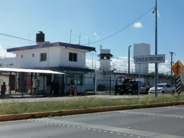 Los familiares de presos en la cárcel de Chetumal, señalan a un grupo denominado 'Los Cabos' de pedirles dinero
