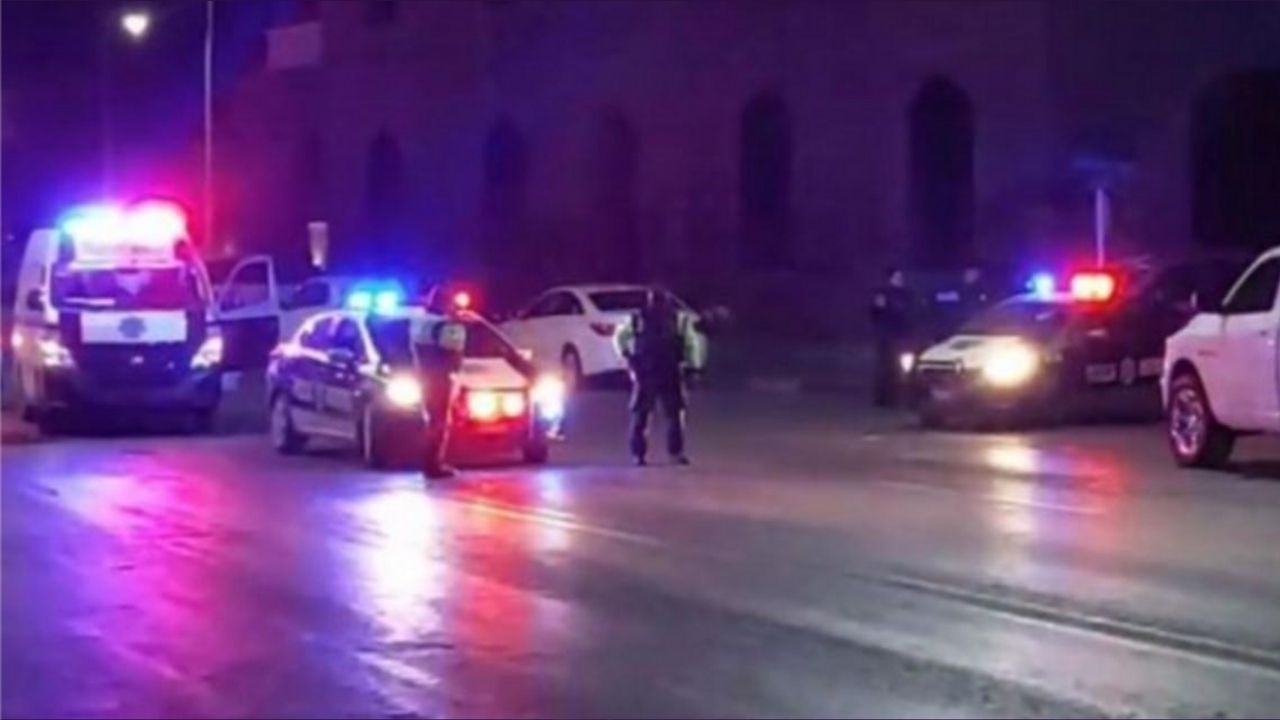 Ataque armado en Palacio municipal de Guaymas deja tres muertos
Ataque armado en Palacio municipal de Guaymas deja tres muertos