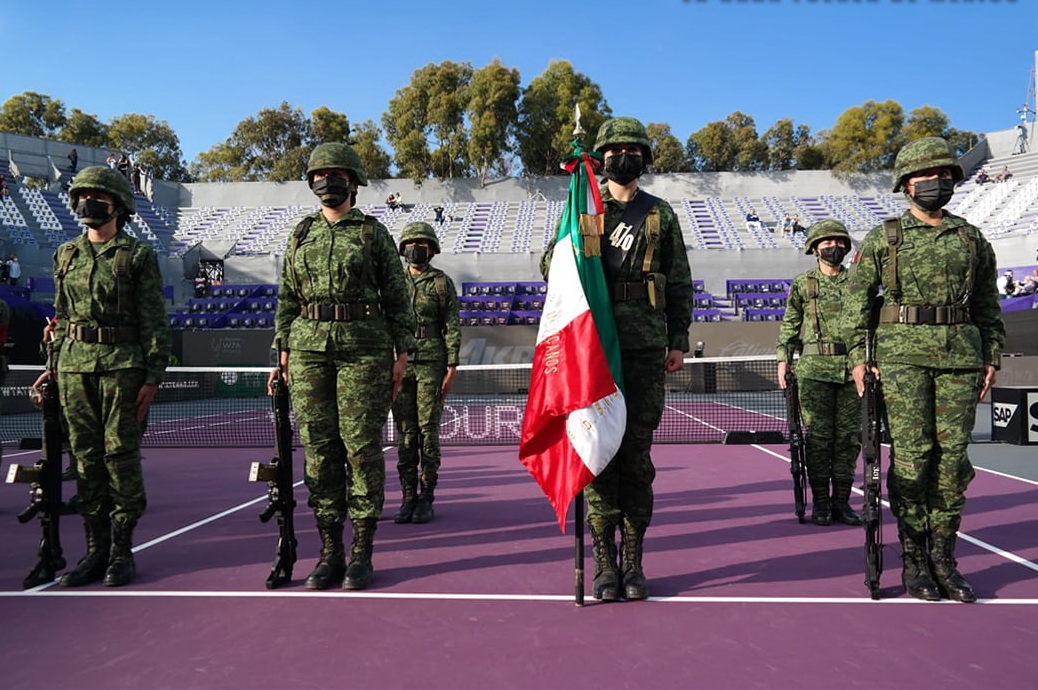 Desde el 2007 las mujeres pueden estudiar en el Heroico Colegio Militar, requisito indispensable para estar al frente de la Secretaría de Defensa Nacional Desde el 2007 las mujeres pueden estudiar en el Heroico Colegio Militar, requisito indispensable para estar al frente de la Secretaría de Defensa Nacional