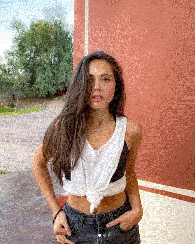 Aneliz de 23 años de edad y a pesar de mantener su privacidad, también ha probado suerte en la industria del entretenimiento Aneliz de 23 años de edad y a pesar de mantener su privacidad, también ha probado suerte en la industria del entretenimiento