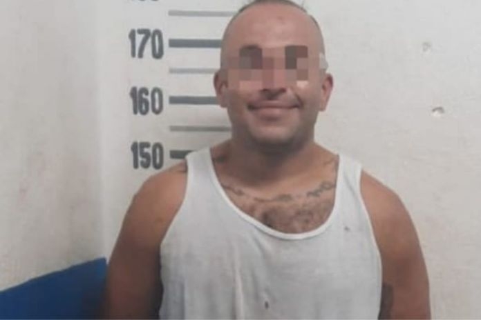 Alexis 'N' es como se identificó el detenido en la Quinta Avenida de Playa del Carmen por portación ilegal de arma de fuego