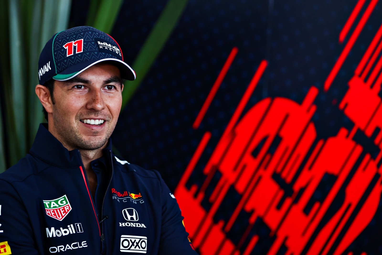 Checo Pérez no pudo colarse en el podio en el Gran Premio de Qatar, ni en el anterior en Brasil