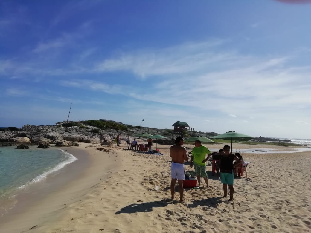 Los bañistas se concentraron en las playas de la zona poniente y zona oriental