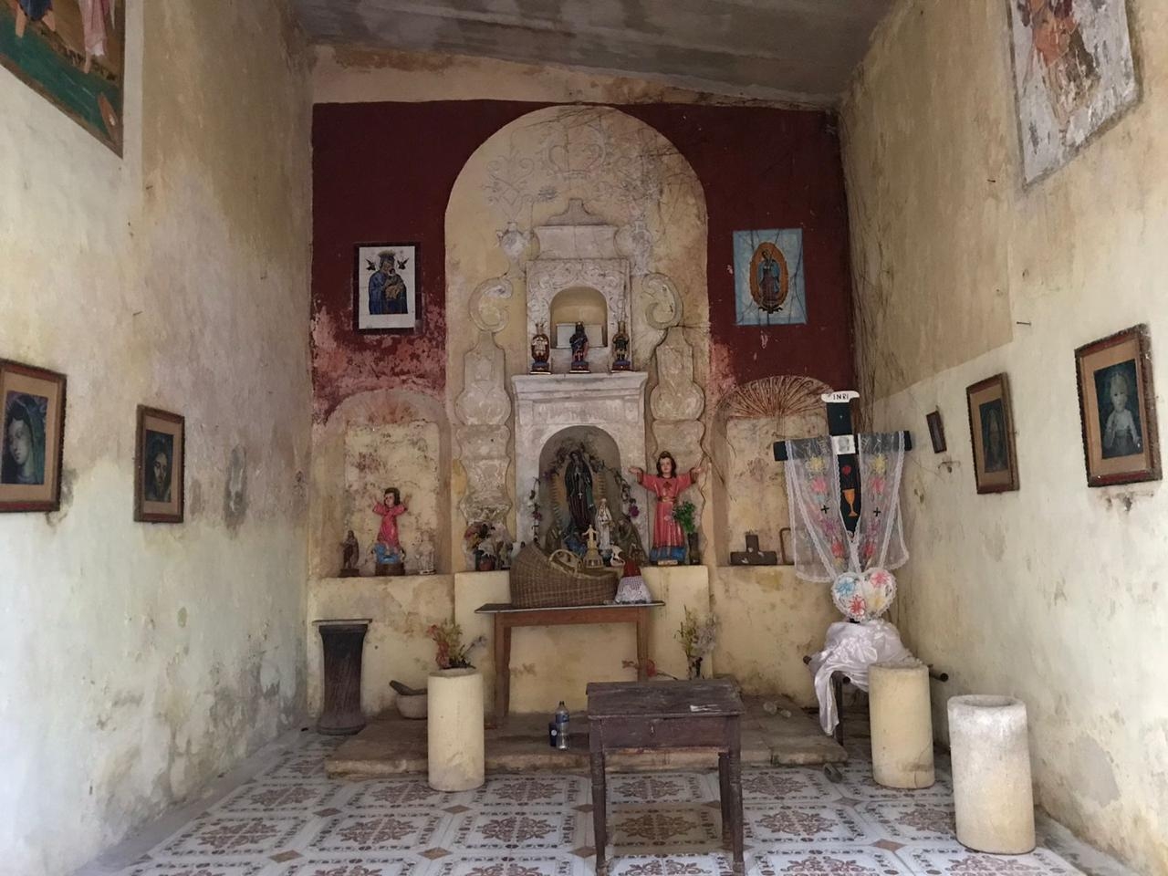 Muchas leyendas rodean “La casa de las mil columnas” y la vida del antiguo dueño, Claudio Padilla, pues de acuerdo con las leyendas, él habría recurrido a la brujería para acrecentar y esconder su riqueza