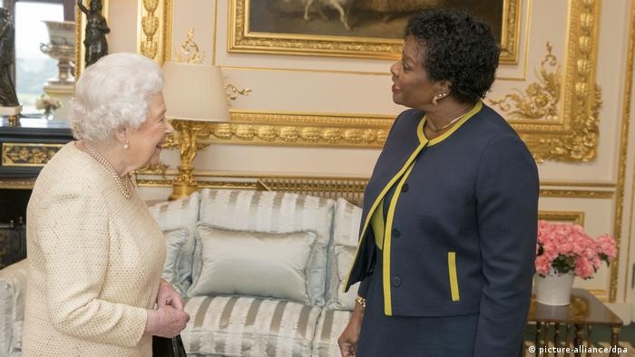 La Reina Isabel II asiste a los eventos en la isla La Reina Isabel II asiste a los eventos en la isla