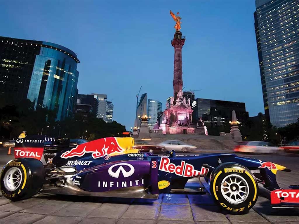 Se tiene programado que el coche RB7 con el que Sebastián Vettel ganó el título del mundo de 2011 ruede por primera ocasión