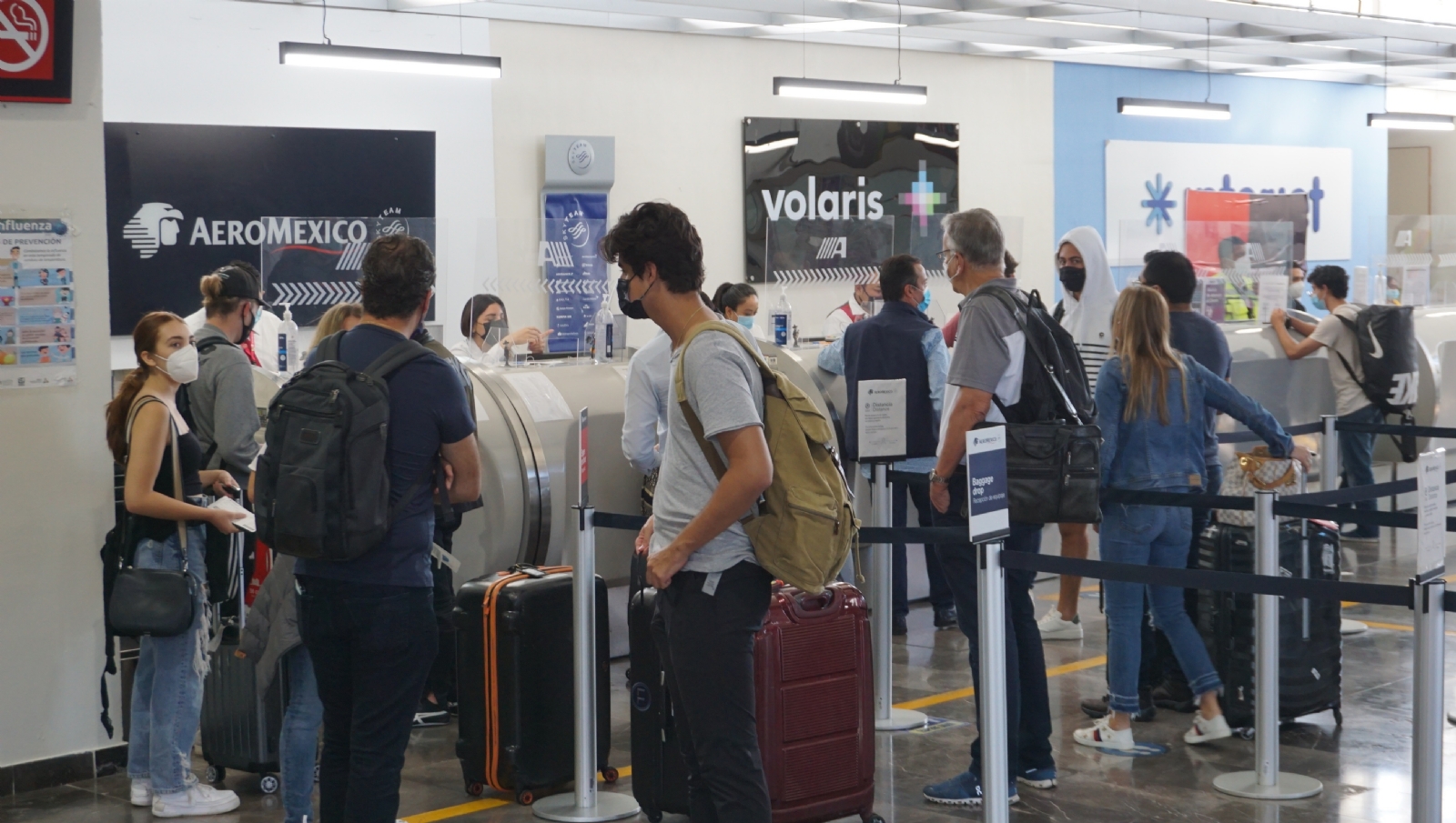 La movilidad en el Aeropuerto Internacional de Campeche registró la demanda en los servicios de traslado aéreo de un promedio de 473 personas durante el segundo día de noviembre La movilidad en el Aeropuerto Internacional de Campeche registró la demanda en los servicios de traslado aéreo de un promedio de 473 personas durante el segundo día de noviembre