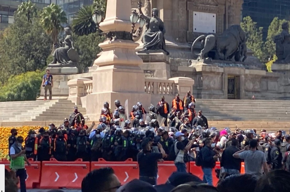 Un contingente con protestas de índole social provocó que el Red Bull Show Run terminara antes de lo planeado.