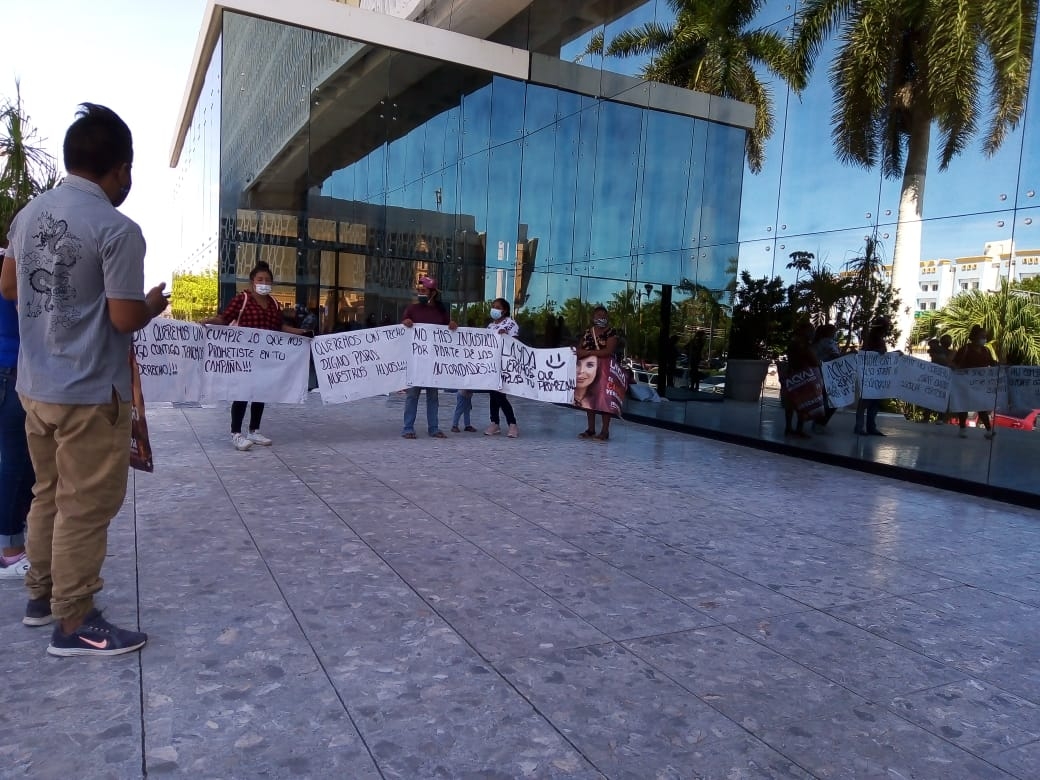 No hubo ningún planteamiento de solución solo que acudieran a dichas oficinas públicas para hacer el proceso de solicitud