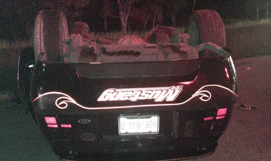 Muere conductor de Mustang tras impactar en el tramo Xalau-Chemax