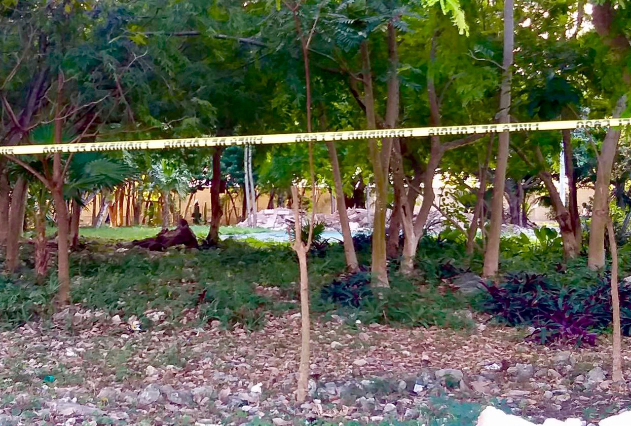 El cuerpo de un hombre fue hallado en el parque de la Supermanzana 215 de Cancún con huellas de tortura