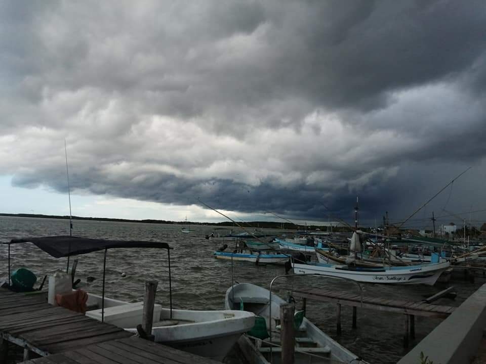 Advierten a pescadores de la costa Oriente de Yucatán por paso del Frente Frío 7