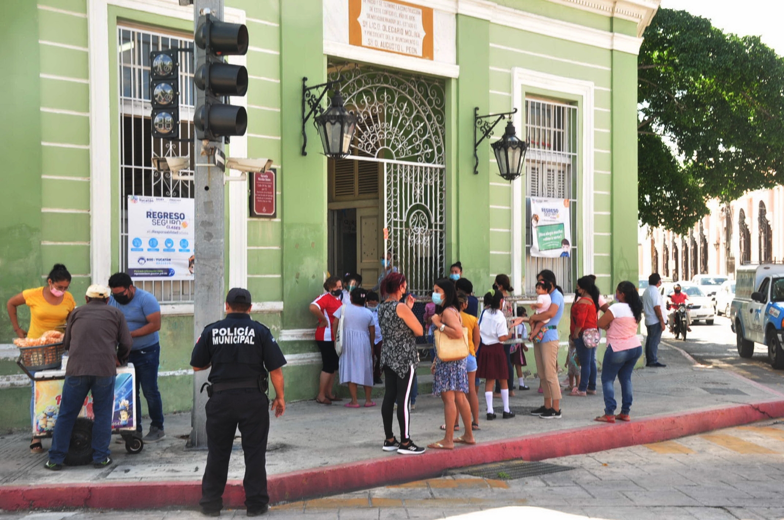 Maestros esperan instrucciones de la Secretaría de Educación en Yucatán Maestros esperan instrucciones de la Secretaría de Educación en Yucatán
