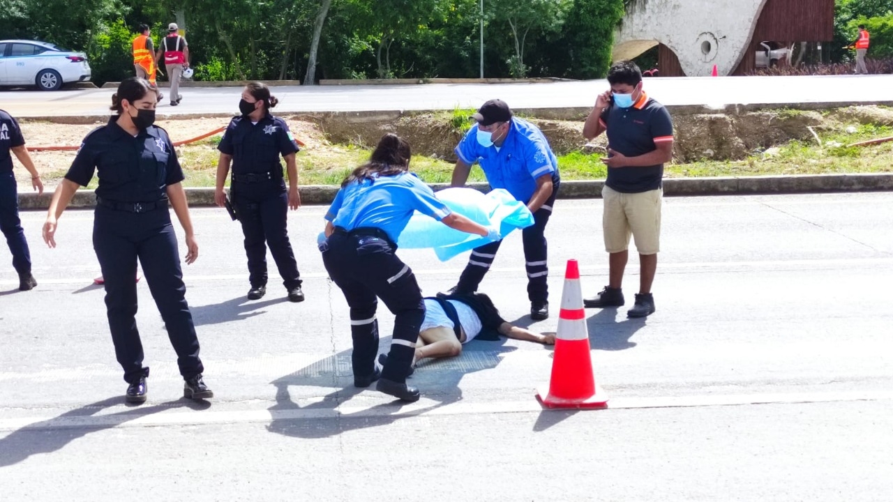 La víctima, no logró atravesar la vía y fue arrollada por un vehículo del que no se han dicho sus características
