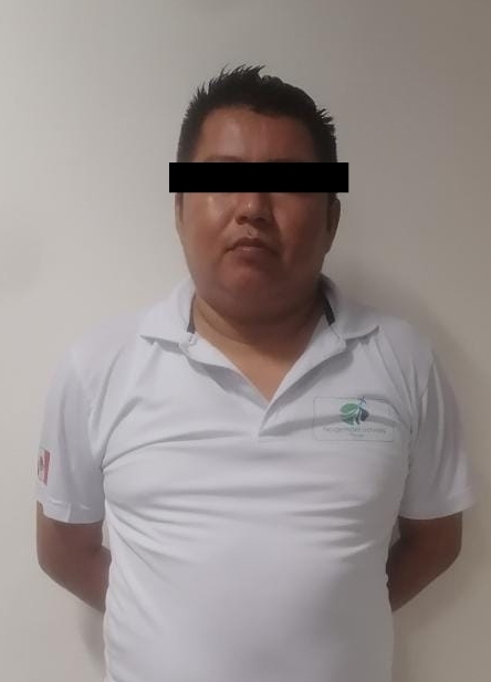 El detenido portaba un arma de fuego y cartuchos dentro de la Van donde llevaba a los indocumentados en Cancún