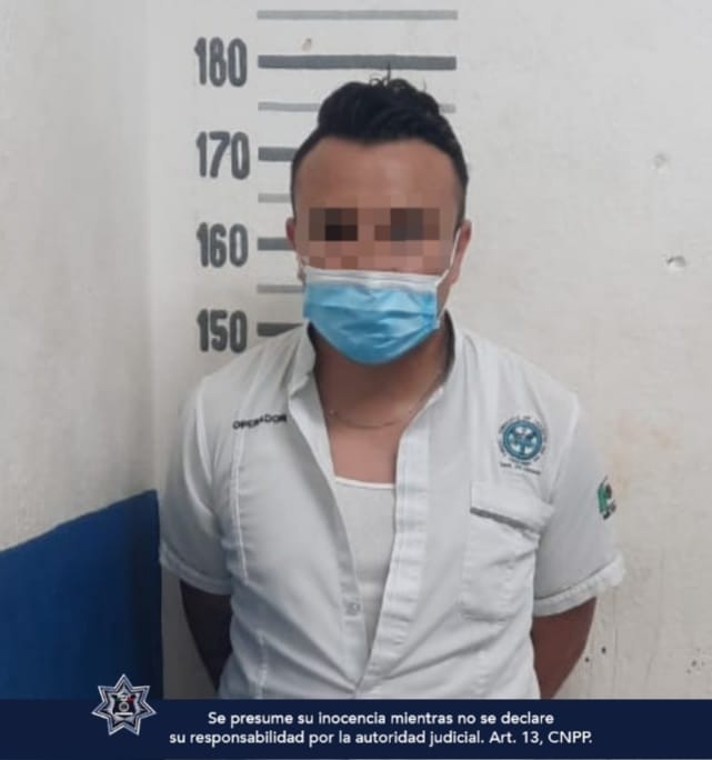 Los policías procedieron al aseguramiento de Carlos "N" de 27 años de edad, originario de Veracruz Los policías procedieron al aseguramiento de Carlos "N" de 27 años de edad, originario de Veracruz