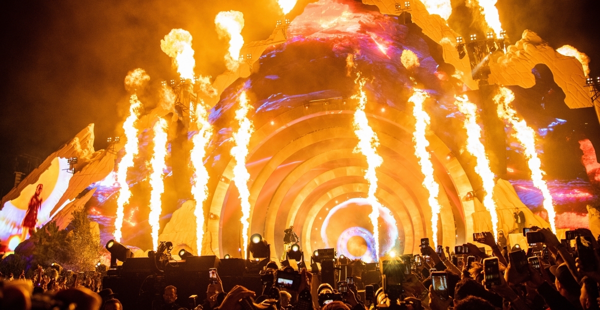 Al menos 8 muertos fue el saldo de una estampida humana en el festival musical Astroworld de Houston, que se registró durante un concierto de Travis Sctott