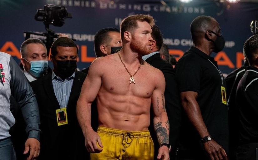 Desde el primer round, un gancho de izquierda conectado por el 'Canelo' Álvarez condicionó el resto de la pelea que no pudo terminar en nocaut