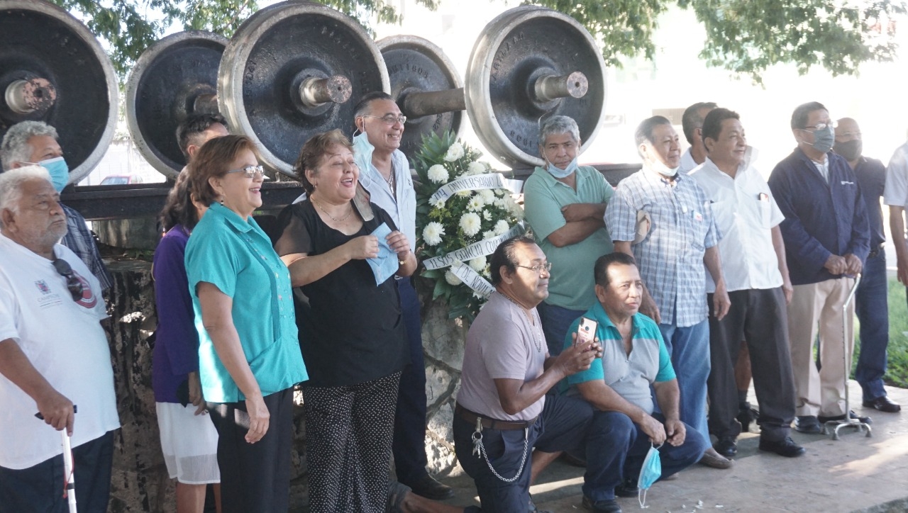 Un grupo de 10 personas, ex trabajadoras de trenes, reconocieron al maquinista sonorense