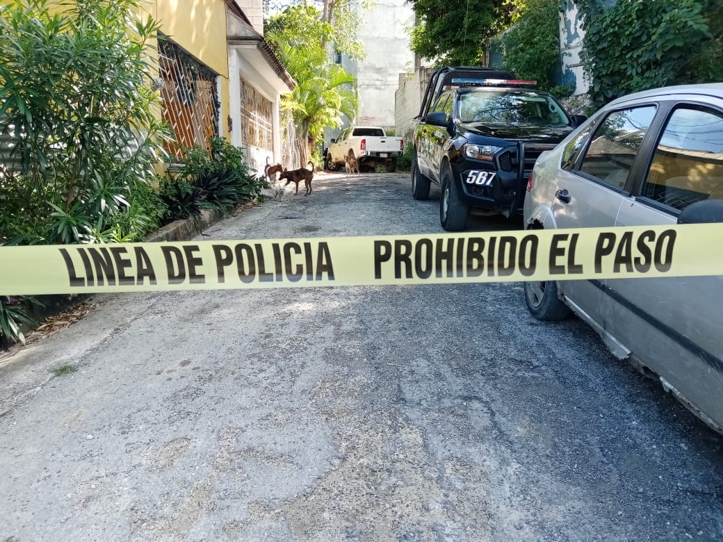 Fue alrededor de las 14 horas, cuando un hombre se paso por un lote baldío y vio al fallecido Fue alrededor de las 14 horas, cuando un hombre se paso por un lote baldío y vio al fallecido