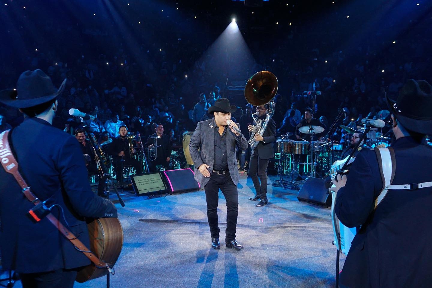 El concierto de Julión Álvarez en la Feria Nacional de Gómez Palacio terminó con una pelea a golpe entre varios asistentes