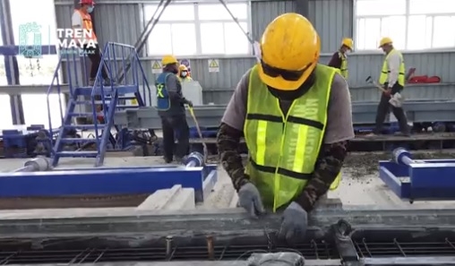 El plan de producción contempla tres turnos de ocho horas de operación por día El plan de producción contempla tres turnos de ocho horas de operación por día