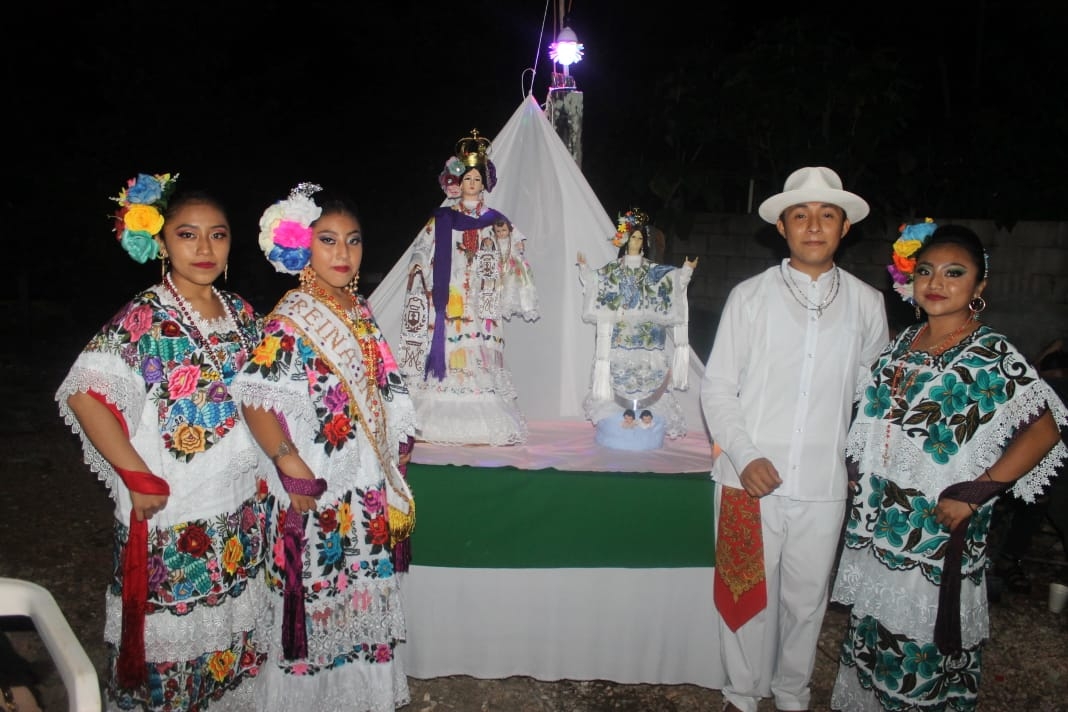 Con la participación de grupos de vaqueras de diferentes ciudades de Quintana Roo y Yucatán Con la participación de grupos de vaqueras de diferentes ciudades de Quintana Roo y Yucatán