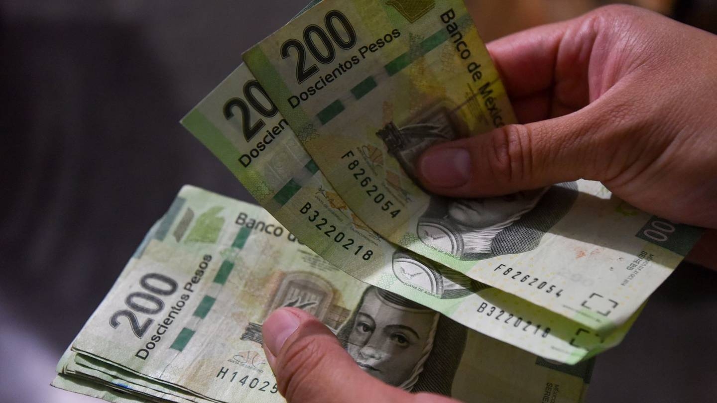 Los trabajadores tendrán derecho a un aguinaldo anual equivalente a 15 días de salario, por lo menos Los trabajadores tendrán derecho a un aguinaldo anual equivalente a 15 días de salario, por lo menos