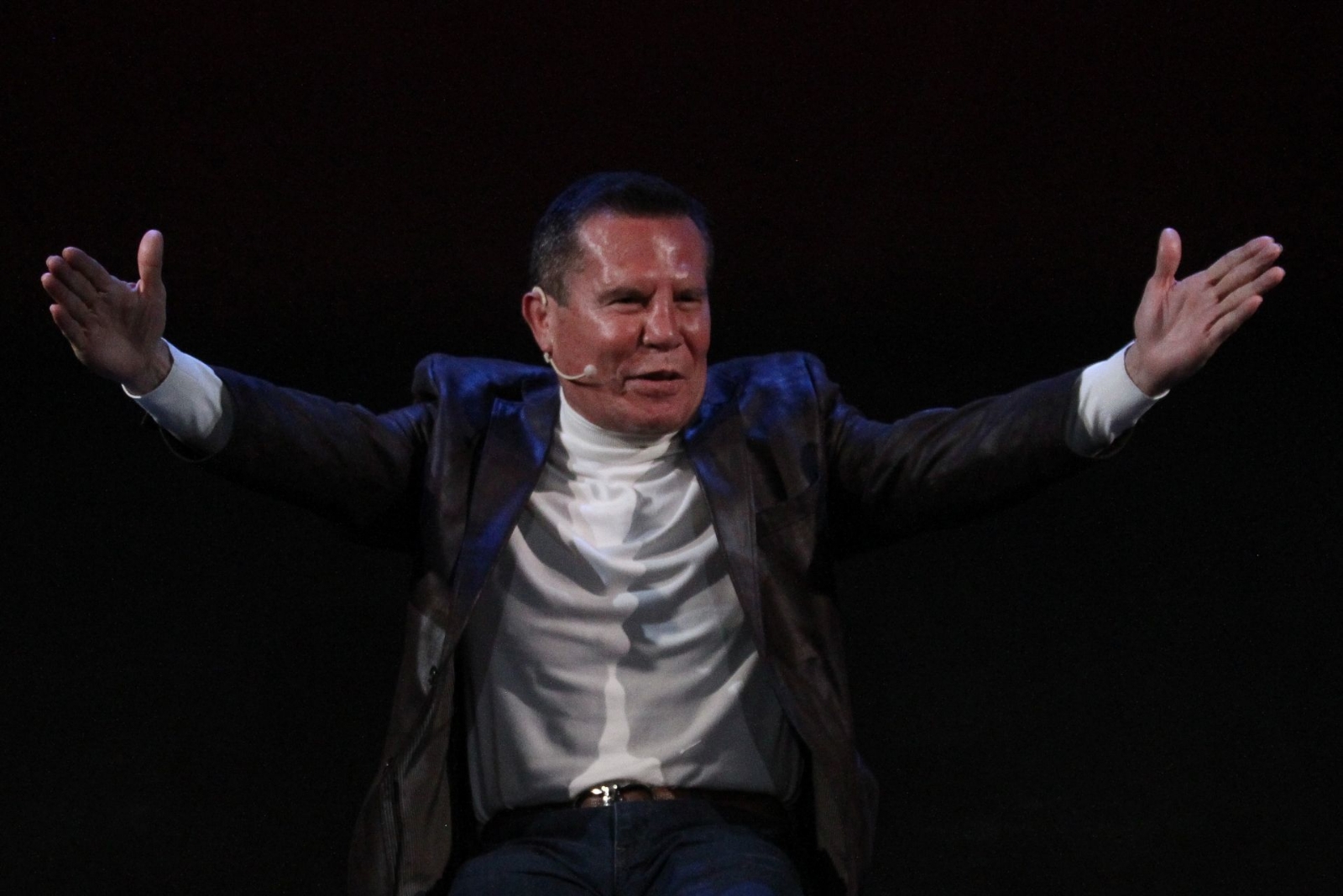 Chávez tenía planeado un show con integrantes del medio del espectáculo pero se ha tenido que posponer. Chávez tenía planeado un show con integrantes del medio del espectáculo pero se ha tenido que posponer.