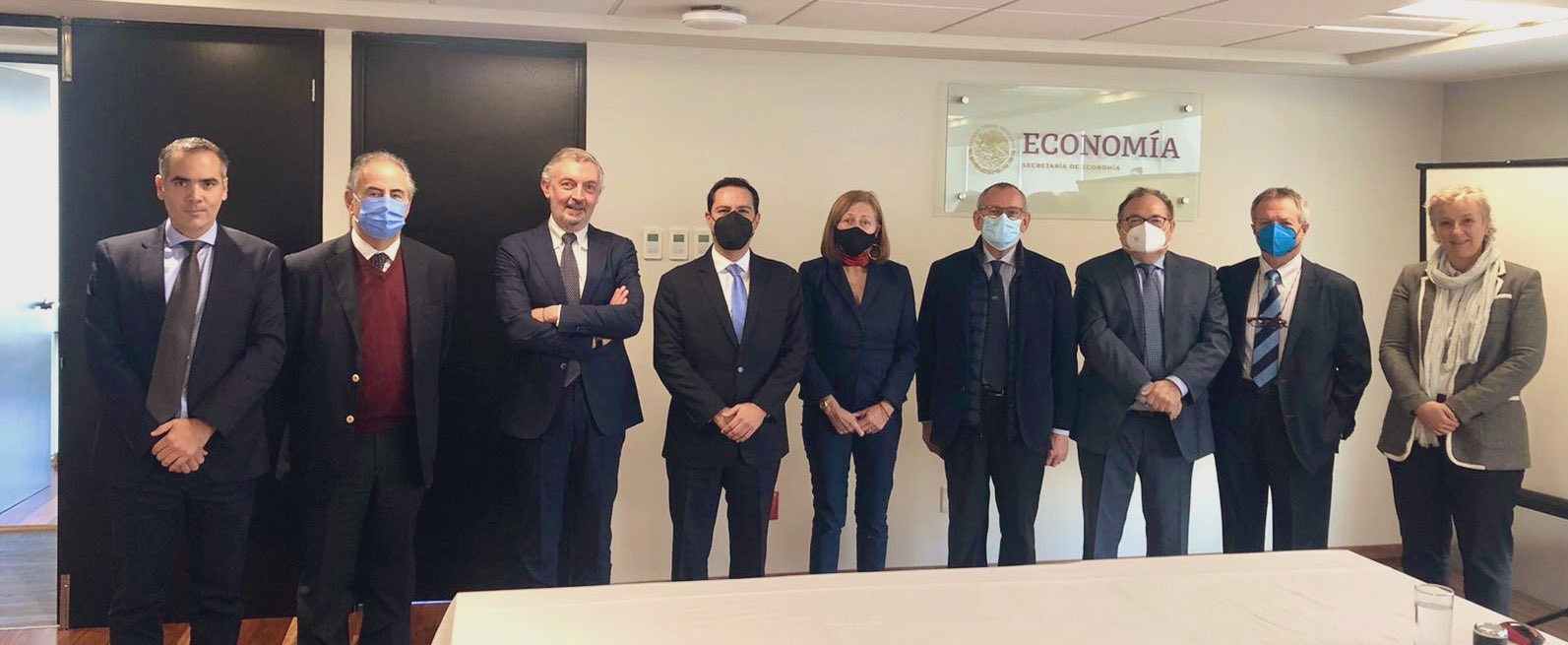 La reunión se llevó a cabo en la Ciudad de México como parte de la gira del gobernador