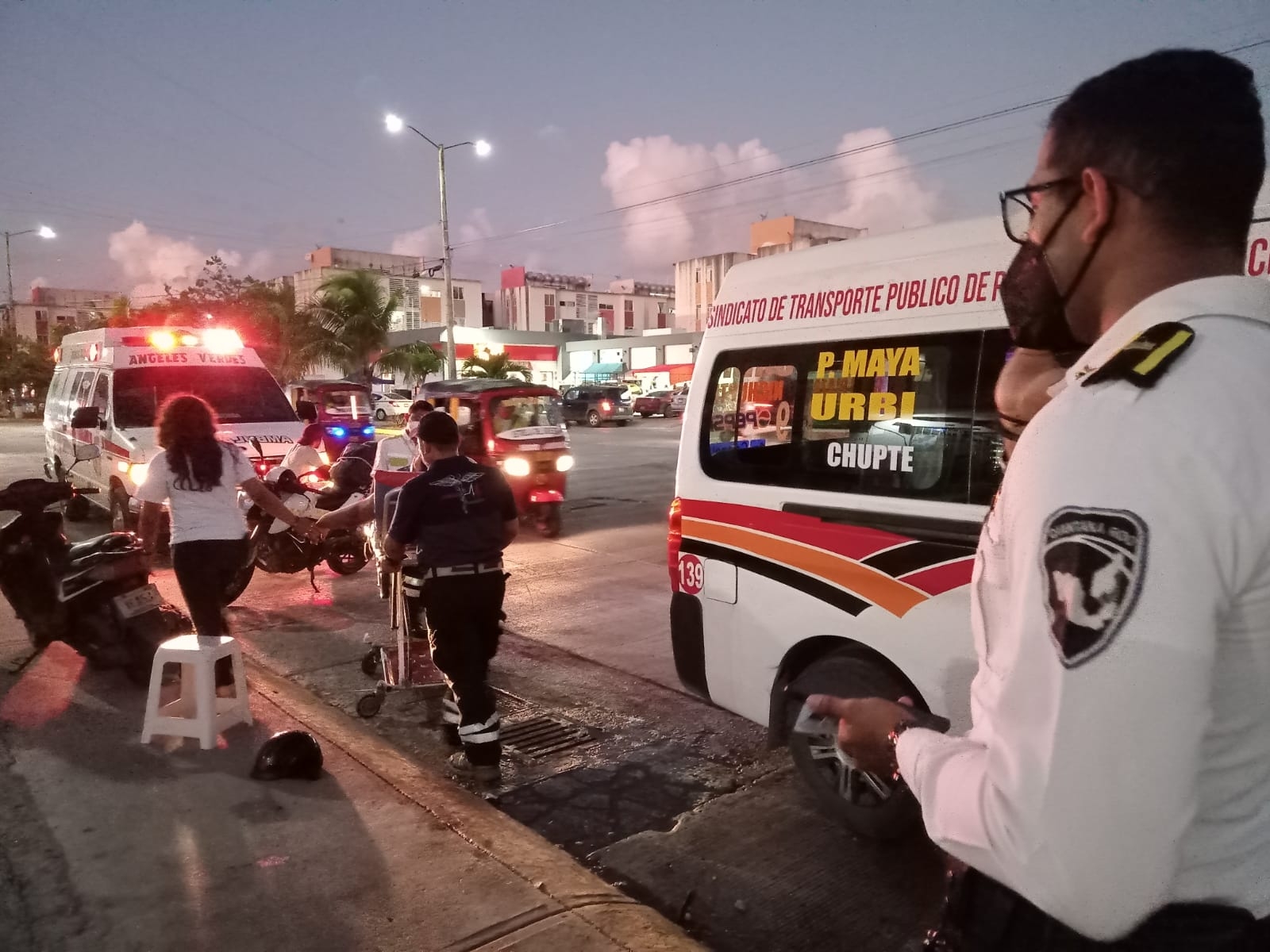 Las unidades involucradas fueron llevadas al corralón y el conductor, fue trasladado a la dirección de Tránsito Las unidades involucradas fueron llevadas al corralón y el conductor, fue trasladado a la dirección de Tránsito